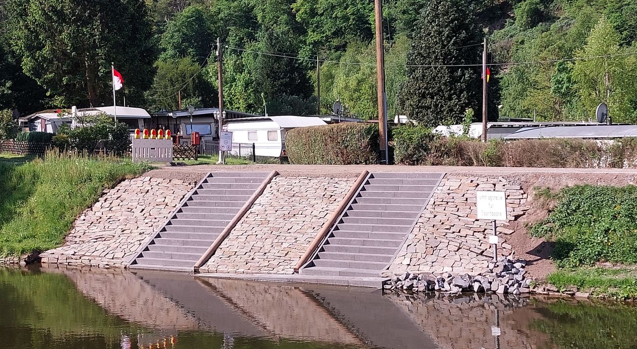 Doppeltreppe im Schleusenkanal Ahl